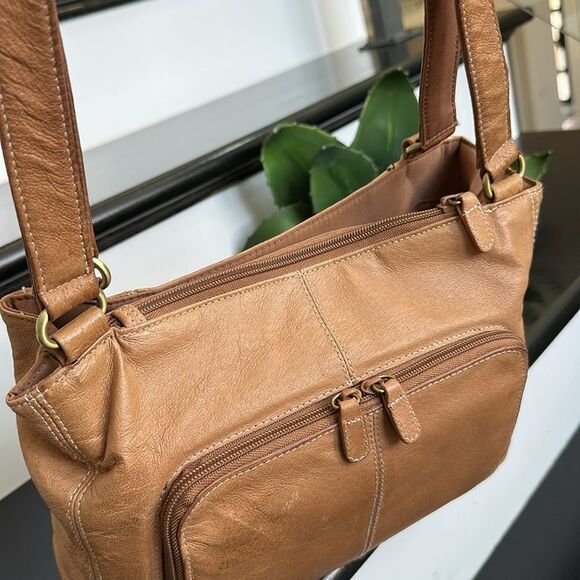 Genuine, leather, shoulder purse, soft, luxurious, neutral, tassel, clean - Picture 5 of 10